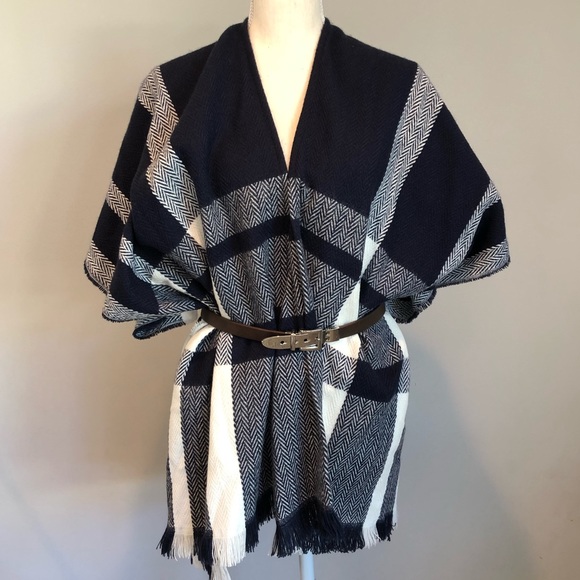 HP! Loft Open Poncho in Navy & Winter White NWT Size Small - Picture 2 of 8